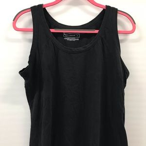 Black workout tank